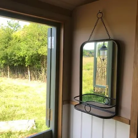 The Shepherd'S Hut Whiteparish Экстерьер фото