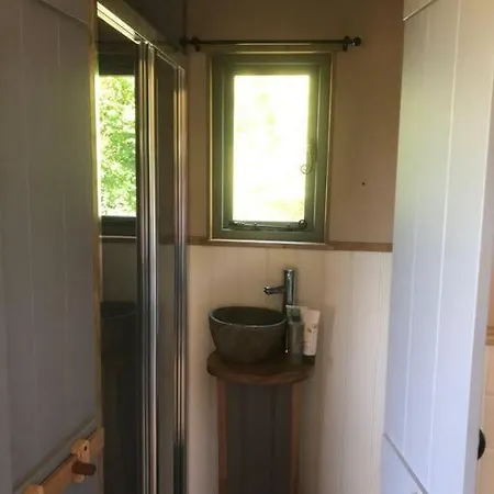 The Shepherd'S Hut Whiteparish Экстерьер фото