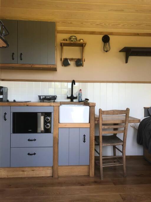 The Shepherd's Hut * Whiteparish